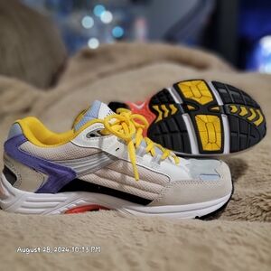 SOLD----Vionic womans size 7